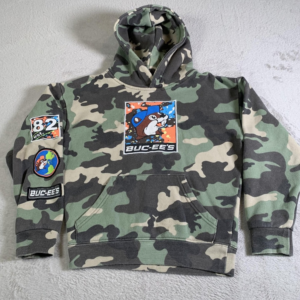Buc-ees Hoodie Sweatshirt Youth Small Green Camo Pullover Graphic Patches Beaver